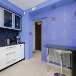 Family With Parking And Workspace Near Metro In By Renters