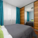 Family With Parking And Workspace Near Metro In By Renters * ורשה