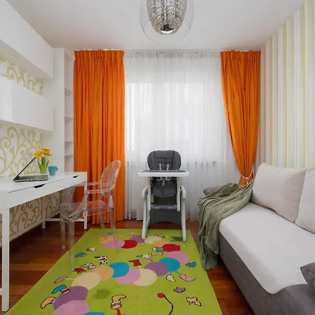 Family With Parking And Workspace Near Metro In By Renters
