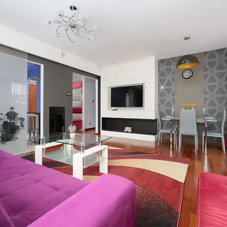 Family With Parking And Workspace Near Metro In By Renters