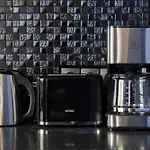 Family With Parking And Workspace Near Metro In By Renters