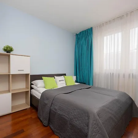 Διαμέρισμα Family With Parking And Workspace Near Metro In By Renters