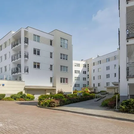 Family With Parking And Workspace Near Metro In By Renters * Warschau