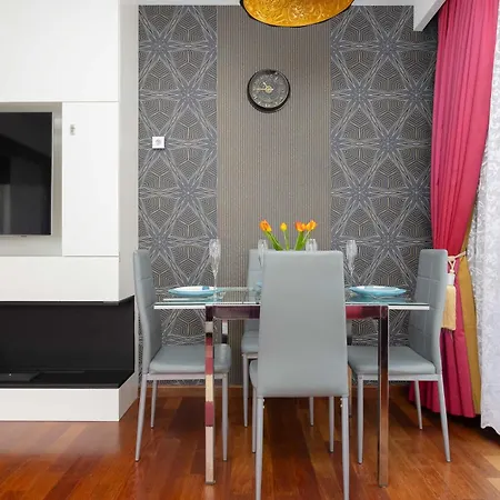 Family With Parking And Workspace Near Metro In By Renters * Warszawa