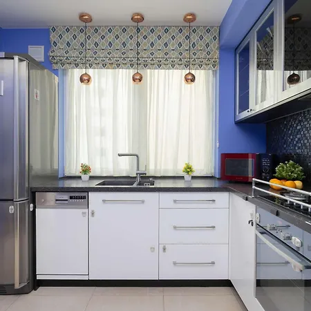 Family With Parking And Workspace Near Metro In By Renters Warszawa