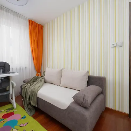 Apartmán Family With Parking And Workspace Near Metro In By Renters *