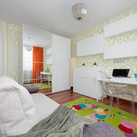 Family With Parking And Workspace Near Metro In By Renters