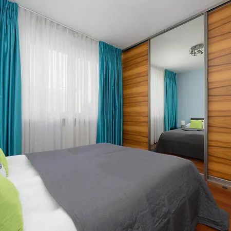 Family With Parking And Workspace Near Metro In By Renters * Varšava