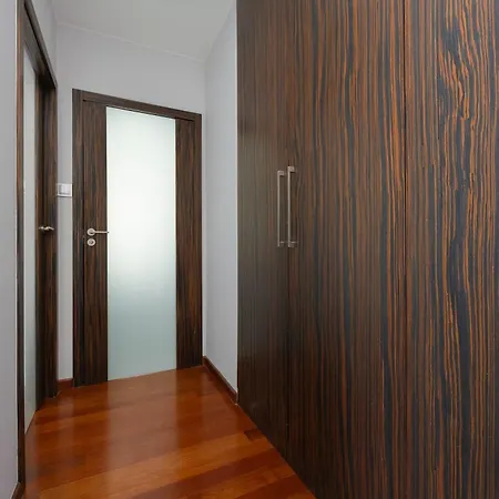 Apartmán Family With Parking And Workspace Near Metro In By Renters Varšava