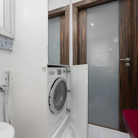 Family With Parking And Workspace Near Metro In By Renters Warszawa