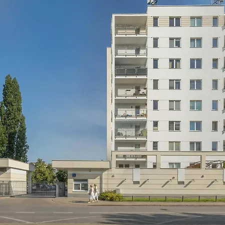 Family With Parking And Workspace Near Metro In By Renters