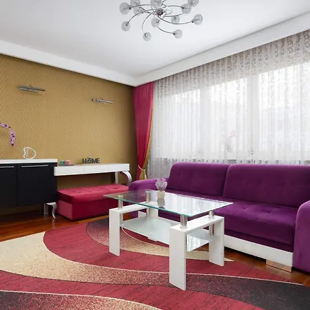 Family With Parking And Workspace Near Metro In By Renters Apartment *